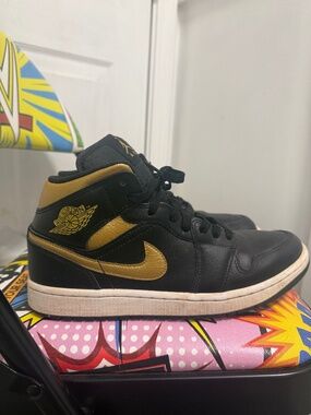 Air Jordan’s size 9 men